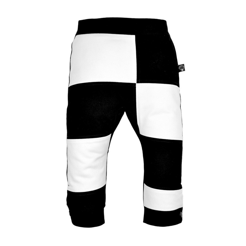 Schwarz-weiße Hosen mit Vierecksmuster